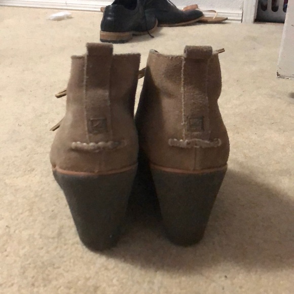 Size 8 1/2 Tan Sperry Wedges (barely ever worn) - Picture 3 of 7